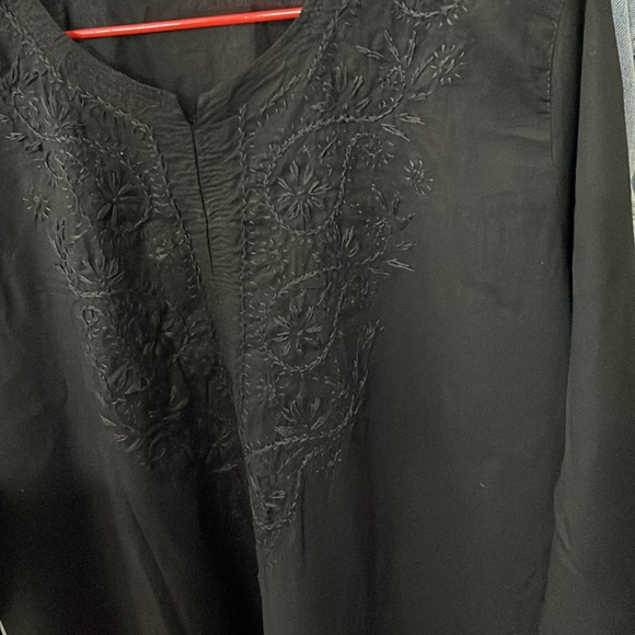 Lucknowi chikan kurta - Picture 3 of 5